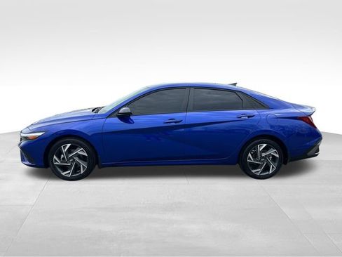 Used 2025 Hyundai Elantra Sport FWD image 2