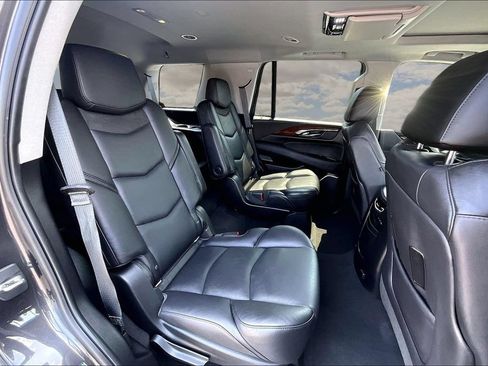Used 2018 Cadillac Escalade Premium Luxury AWD/4WD image 25