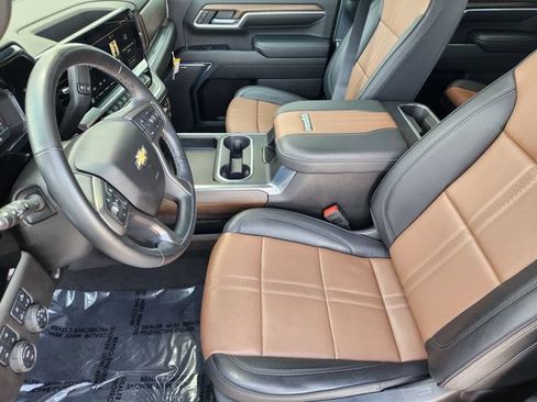 Used 2025 Chevrolet Silverado 2500 High Country w/ Technology Package AWD/4WD image 4