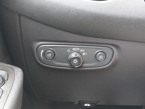 Used 2021 Chevrolet Equinox Premier FWD image 24
