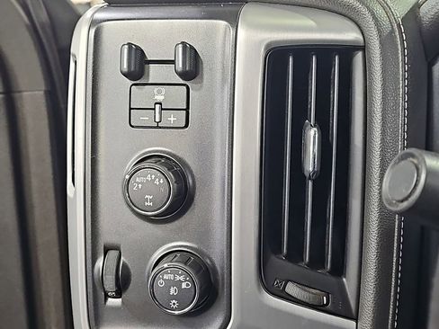 Certified 2017 GMC Sierra 1500 SLE image 31