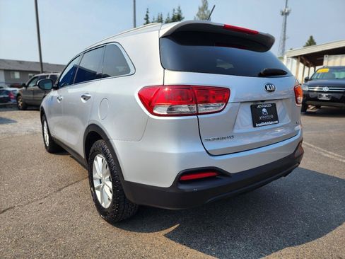 Used 2017 Kia Sorento AWD image 8