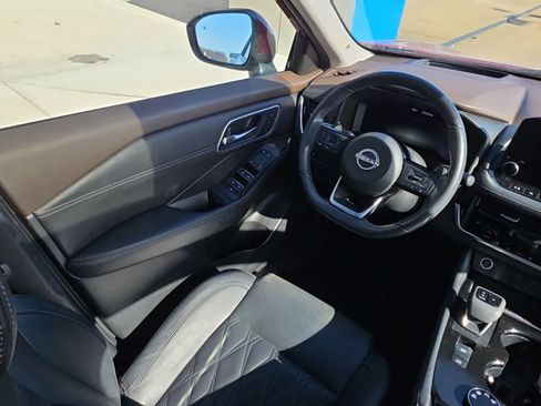 Used 2022 Nissan Rogue Platinum w/ Head-Up Display Package image 15