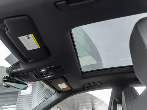 Certified 2025 Porsche Macan Electric RWD image 23