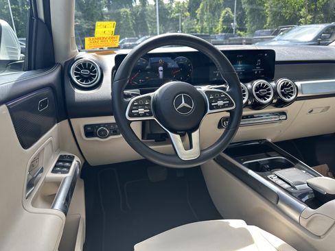 Used 2022 Mercedes-Benz GLB 250 4MATIC image 24