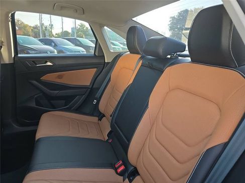 Used 2024 Volkswagen Jetta SEL FWD image 7
