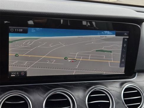 Used 2017 Mercedes-Benz E 300 image 21