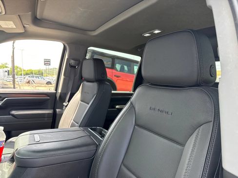 Used 2025 GMC Sierra 2500 Denali w/ Denali Reserve Package AWD/4WD image 19