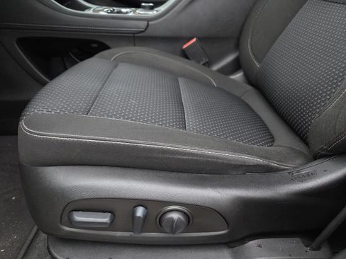Used 2023 GMC Acadia SLE w/ Driver Convenience Package FWD image 15