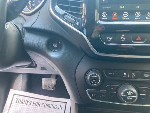 Used 2021 Jeep Cherokee Limited image 21