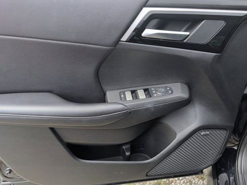 Used 2025 Mitsubishi Outlander SE FWD image 11