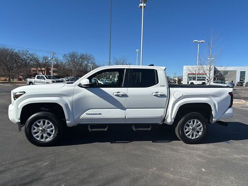 Used 2025 Toyota Tacoma SR5 image 23