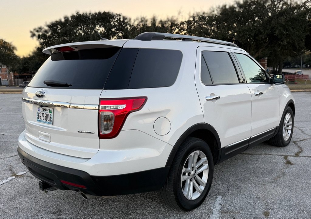Used 2015 Ford Explorer XLT w/ Equipment Group 202A FWD image 5