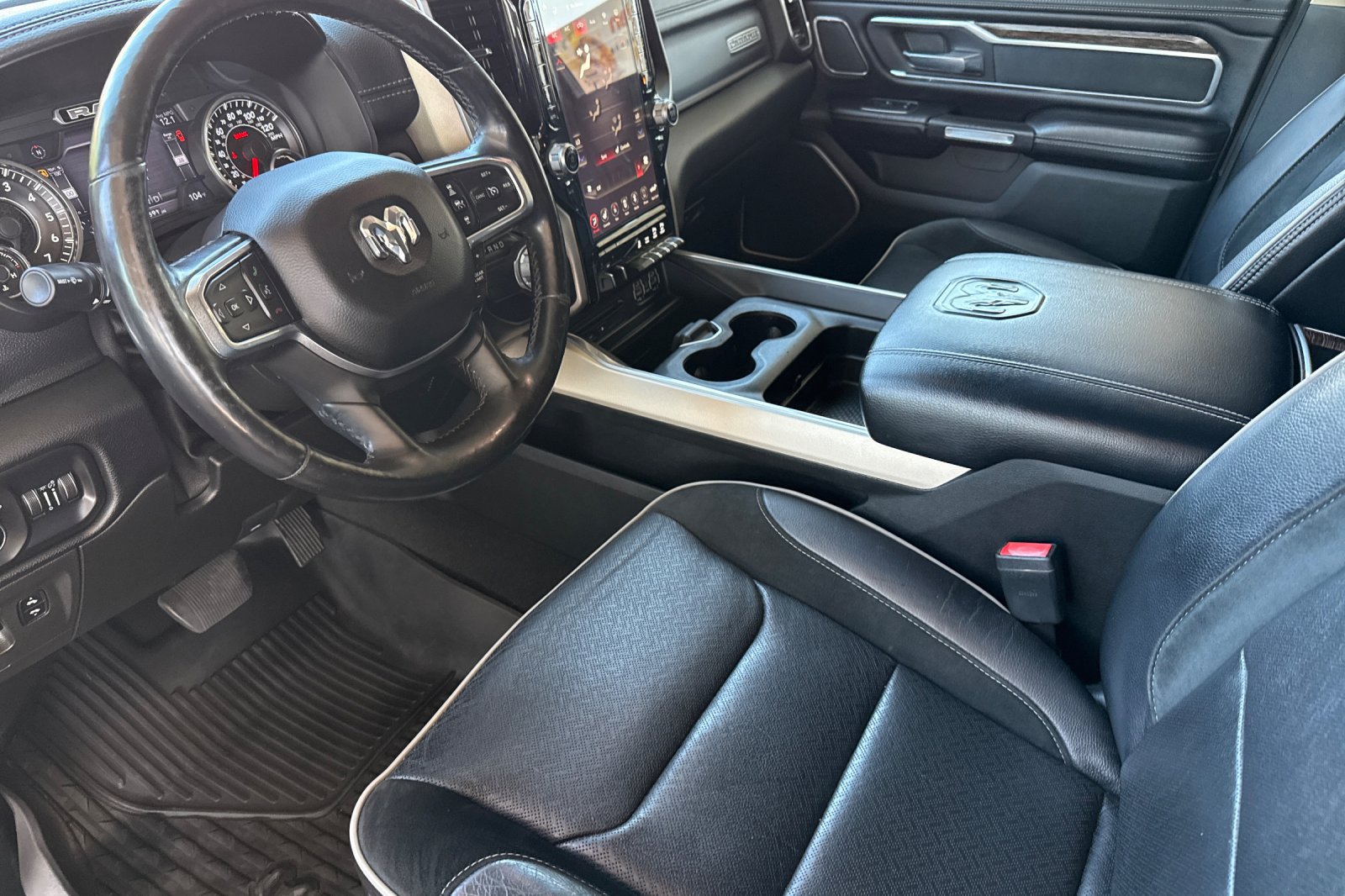Used 2019 RAM 1500 Laramie RWD image 5