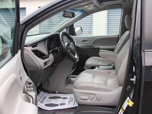 Used 2015 Toyota Sienna XLE Premium AWD/4WD image 18