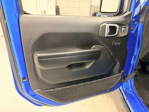 Used 2021 Jeep Gladiator Sport image 21