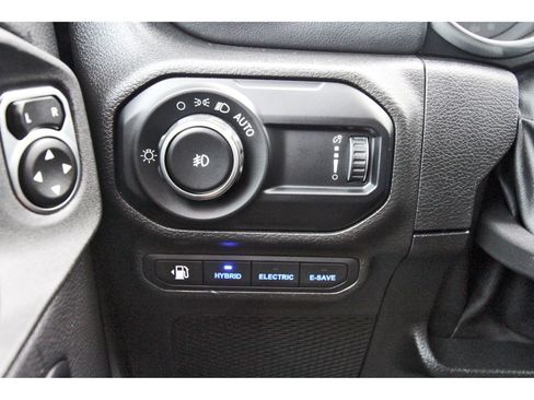 Used 2023 Jeep Wrangler Unlimited Sahara w/ Cold Weather Group AWD/4WD image 19