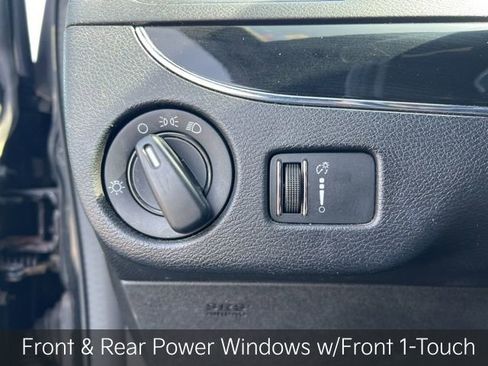 Used 2016 Dodge Grand Caravan SE image 10