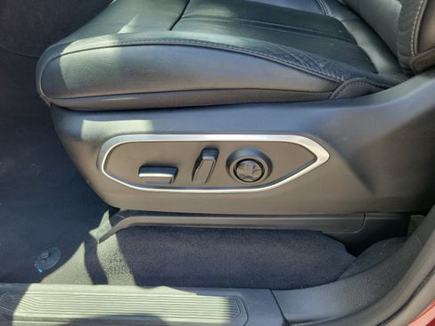 Used 2024 Jeep Wagoneer Series II w/ Flexible Seating Group RWD image 18