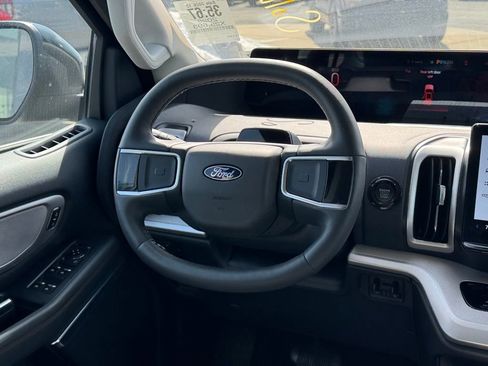 Used 2025 Ford Expedition Active image 19