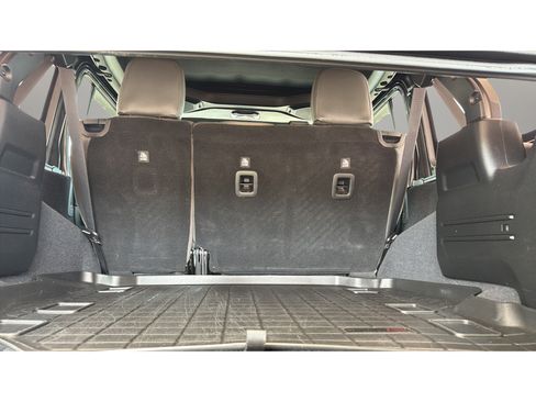 Used 2018 Jeep Wrangler Unlimited Sahara w/ Safety Group AWD/4WD image 16