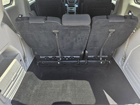 Used 2019 Dodge Grand Caravan SE FWD image 24