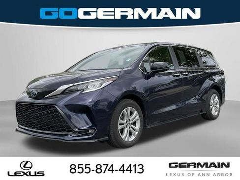 Used 2023 Toyota Sienna XSE AWD/4WD image 1