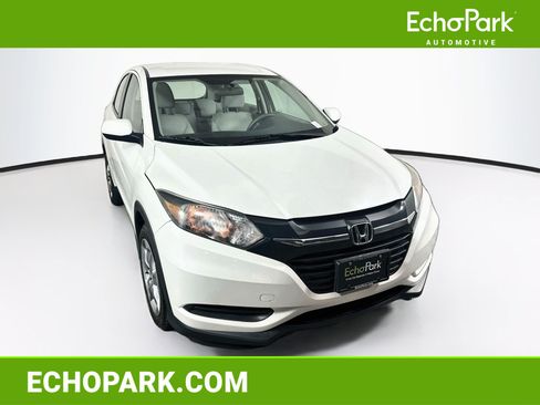 Used 2018 Honda HR-V LX image 1