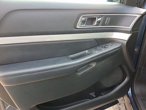Used 2017 Ford Explorer XLT image 14