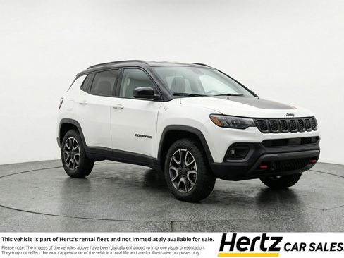 Used 2025 Jeep Compass Trailhawk image 1