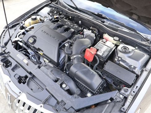 Used 2011 Lincoln MKZ image 29