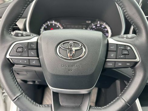 Used 2024 Toyota Highlander LE image 25