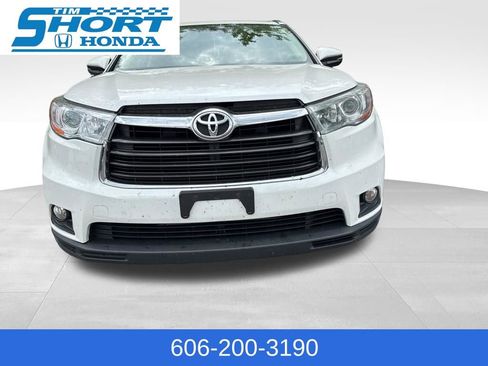 Used 2016 Toyota Highlander XLE image 2