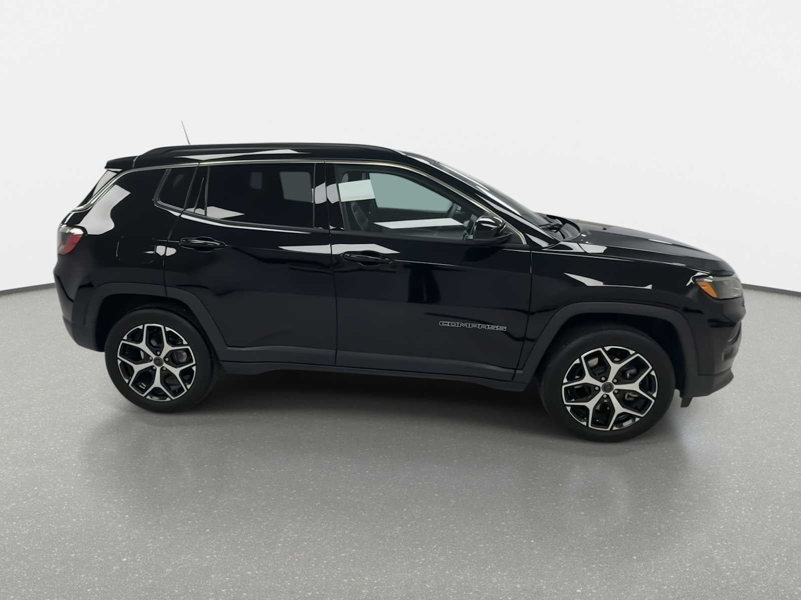 Used 2025 Jeep Compass Limited AWD/4WD image 2