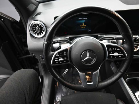 Used 2022 Mercedes-Benz GLB 250 4MATIC image 12