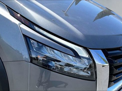 Used 2024 Nissan Pathfinder S FWD image 29