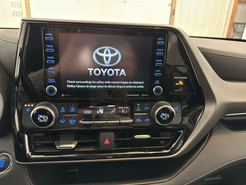 Used 2022 Toyota Highlander XLE image 28