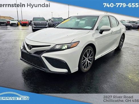 Used 2023 Toyota Camry SE image 3