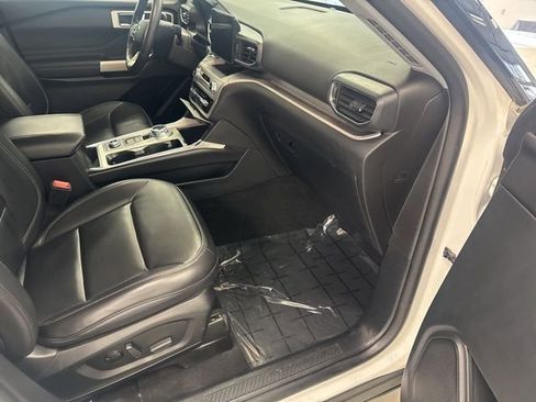 Used 2021 Ford Explorer XLT w/ Equipment Group 202A image 24