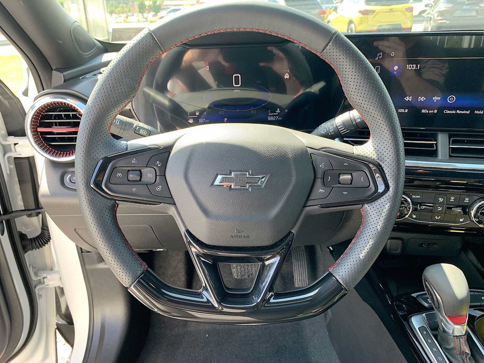 Certified 2025 Chevrolet Trax RS w/ Sunroof Package FWD image 11