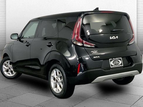 Used 2025 Kia Soul LX w/ LX Technology Package FWD image 11