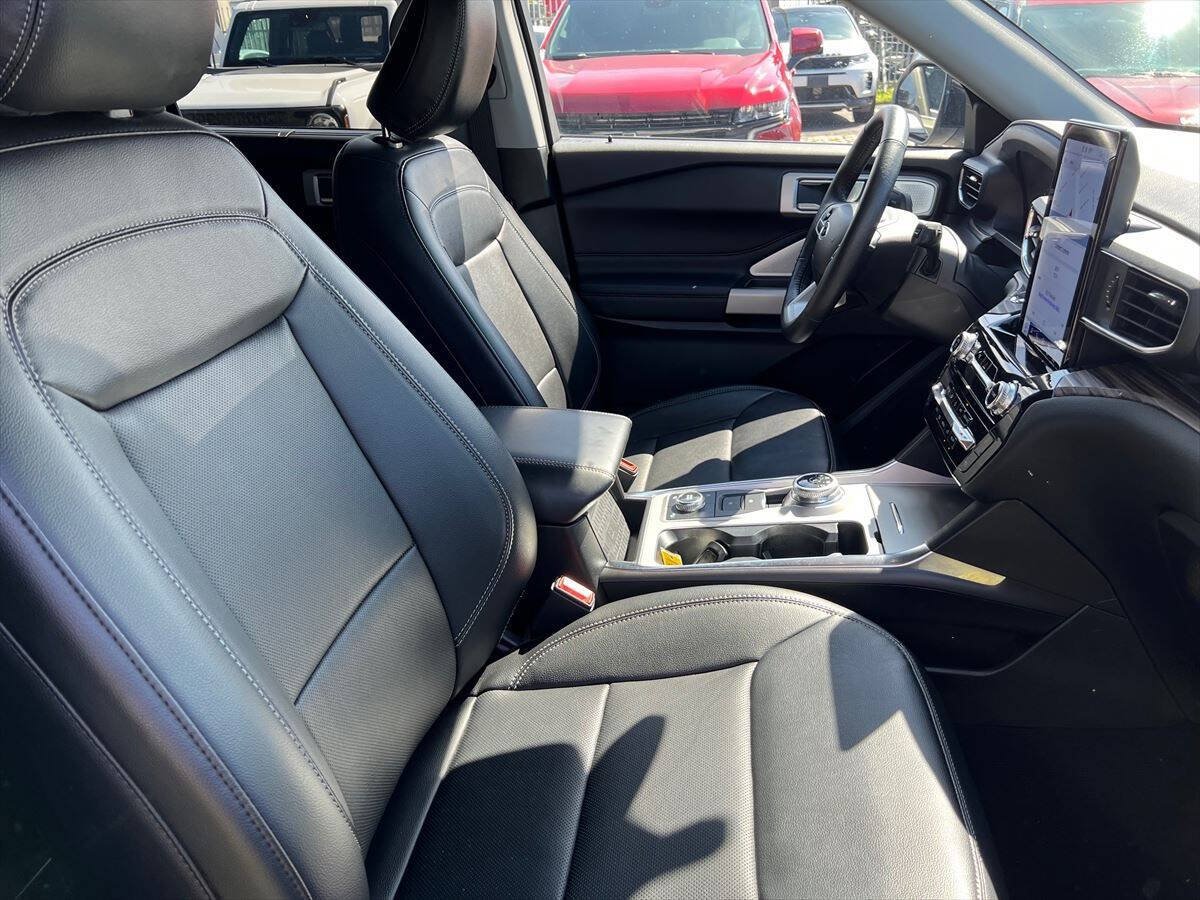 Used 2024 Ford Explorer Limited w/ Limited Technology Package AWD/4WD image 8