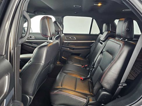 Used 2019 Ford Explorer Sport image 18