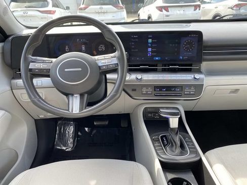 Used 2025 Hyundai Kona SEL AWD/4WD image 7