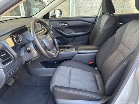 Used 2025 Nissan Rogue SV FWD image 29