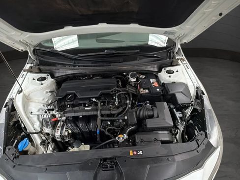 Used 2022 Hyundai Elantra SE FWD image 21