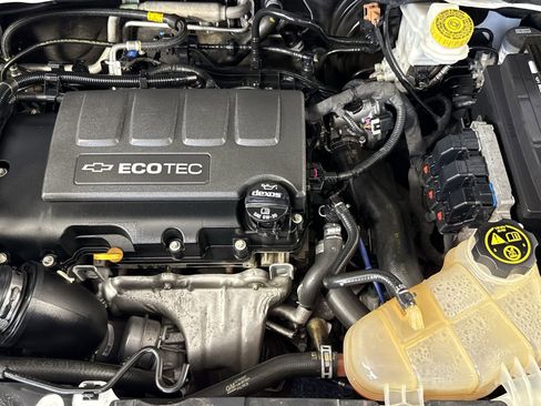 Used 2020 Chevrolet Sonic LT image 32