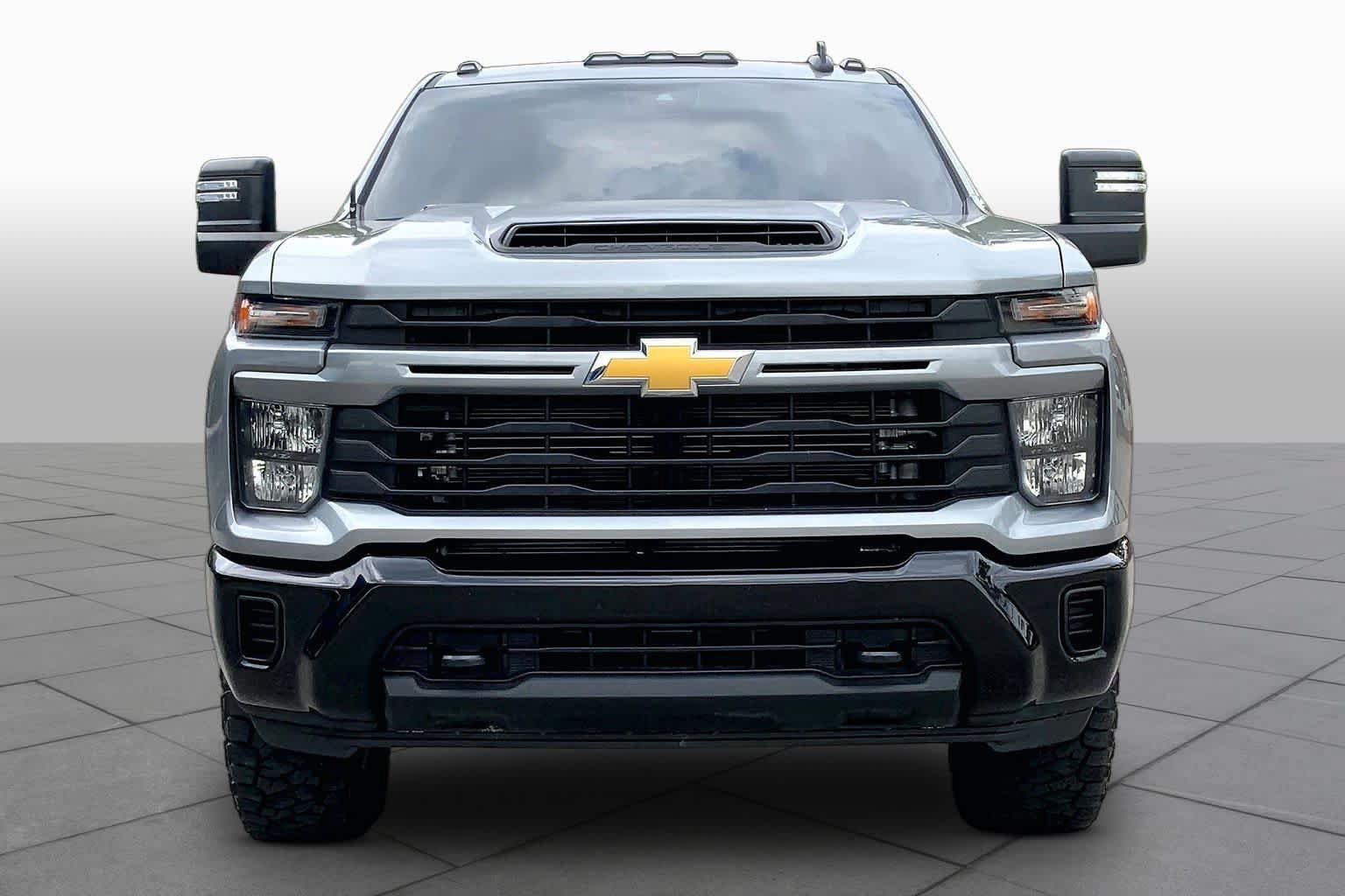 Used 2024 Chevrolet Silverado 2500 Custom w/ Custom Value Package AWD/4WD image 4