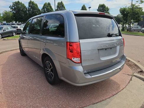 Used 2019 Dodge Grand Caravan GT FWD image 3