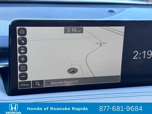 Used 2024 Genesis G70 2.5T image 14